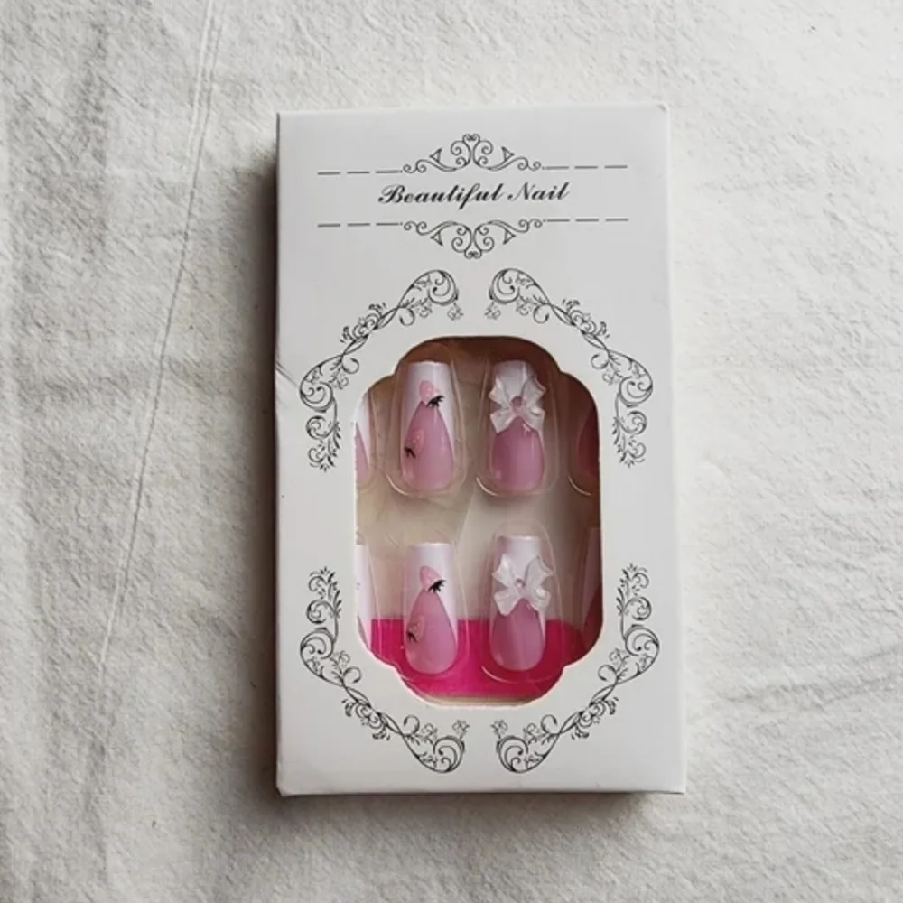 24 Pieces Fake Press On Nails